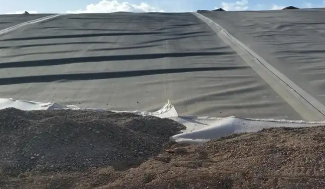 填埋場庫使用土工膜正確碾壓方法