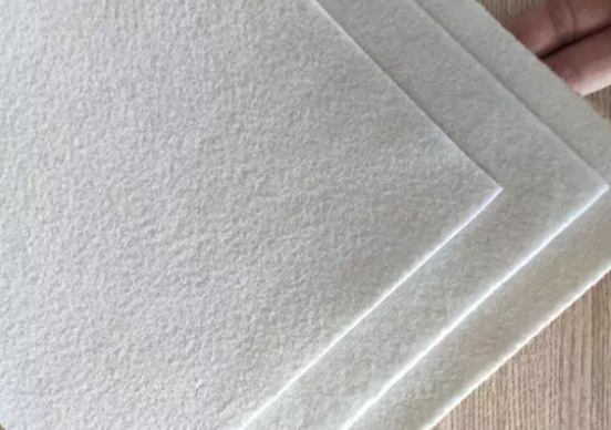 防水土工布一般用多厚的？