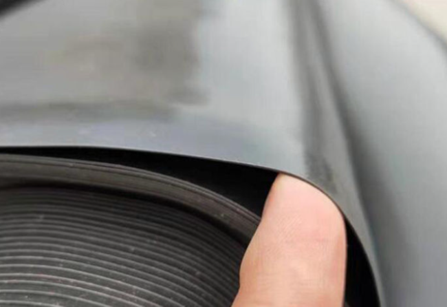 土工膜一般是光滑的還是毛面的？