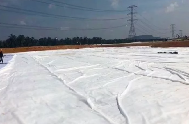 土工布過濾功能：如何實現(xiàn)高效水土分離與工程防護！