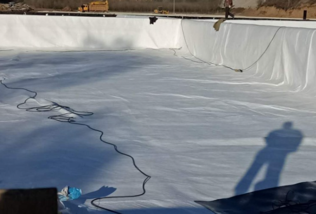 魚塘防滲用什么土工布？