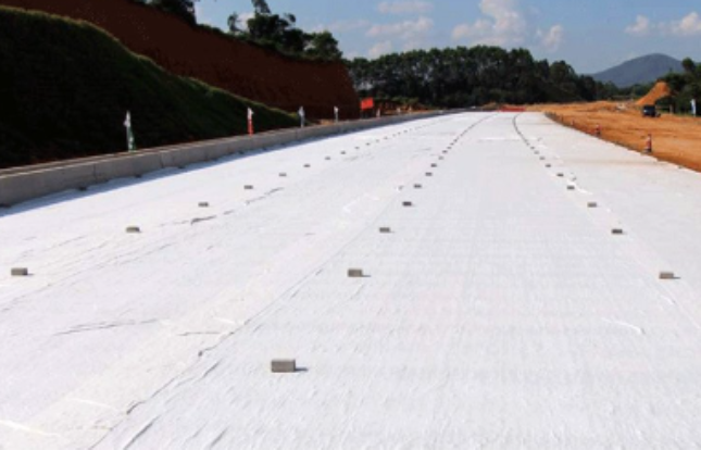 土工布的應(yīng)用：護(hù)坡、反濾、排水一體化設(shè)計(jì)！