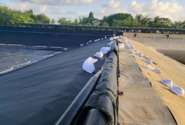 尾礦庫(kù)防滲土工膜 - 高強(qiáng)度，保障庫(kù)區(qū)安全！